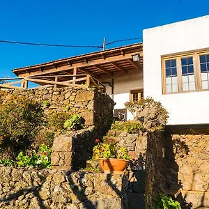 https://geranios-rojos.in-canary-islands.com